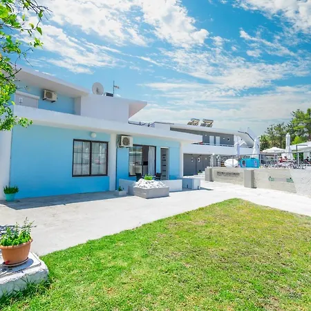 Mando Living -faliraki Lejlighedshotel