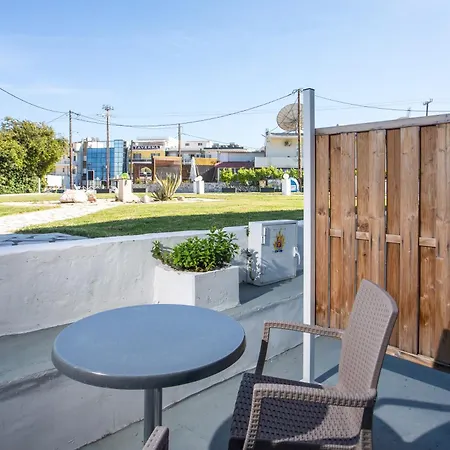 Mando Living -faliraki Lejlighedshotel