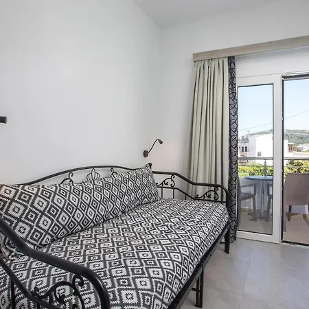 Mando Living -faliraki Lejlighedshotel